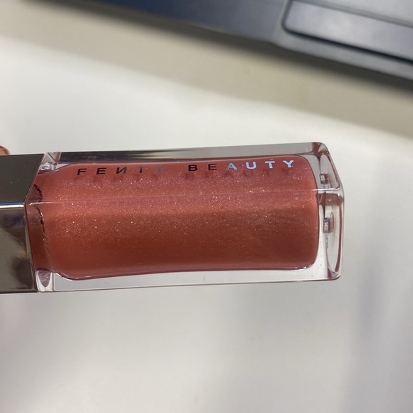 Fenty Beauty Gloss Bomb Universal Lip Luminizer Fu$$y Pink Lip-gloss - Picture 3 of 6